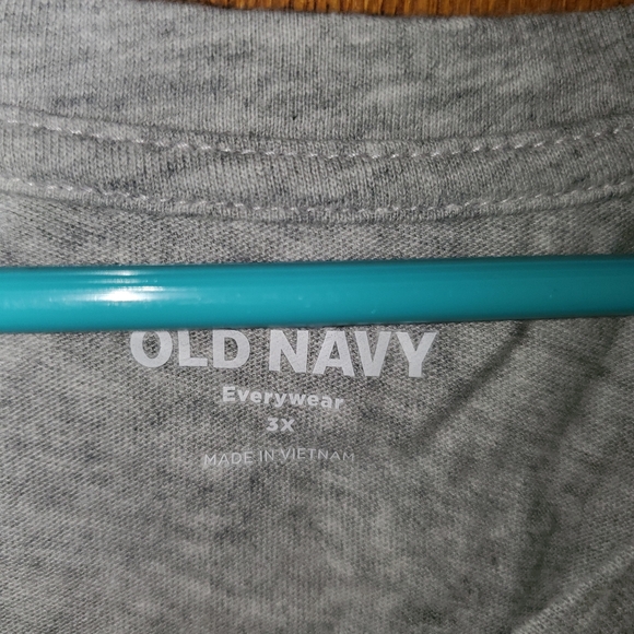 Old Navy Holly Christmas top. Size 3x - Picture 3 of 3